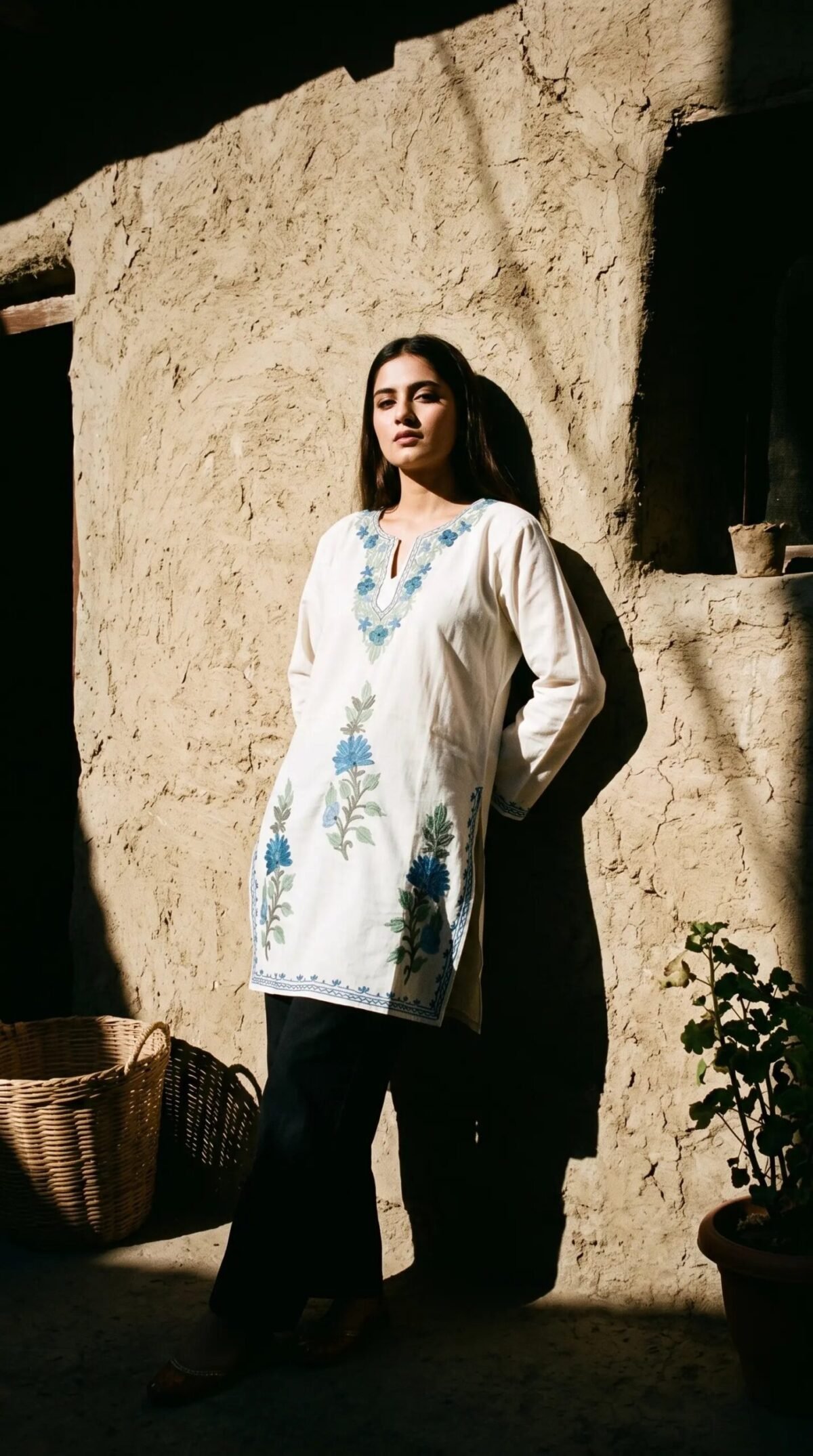 Hand Assisted Aari Shawl – T001053KH