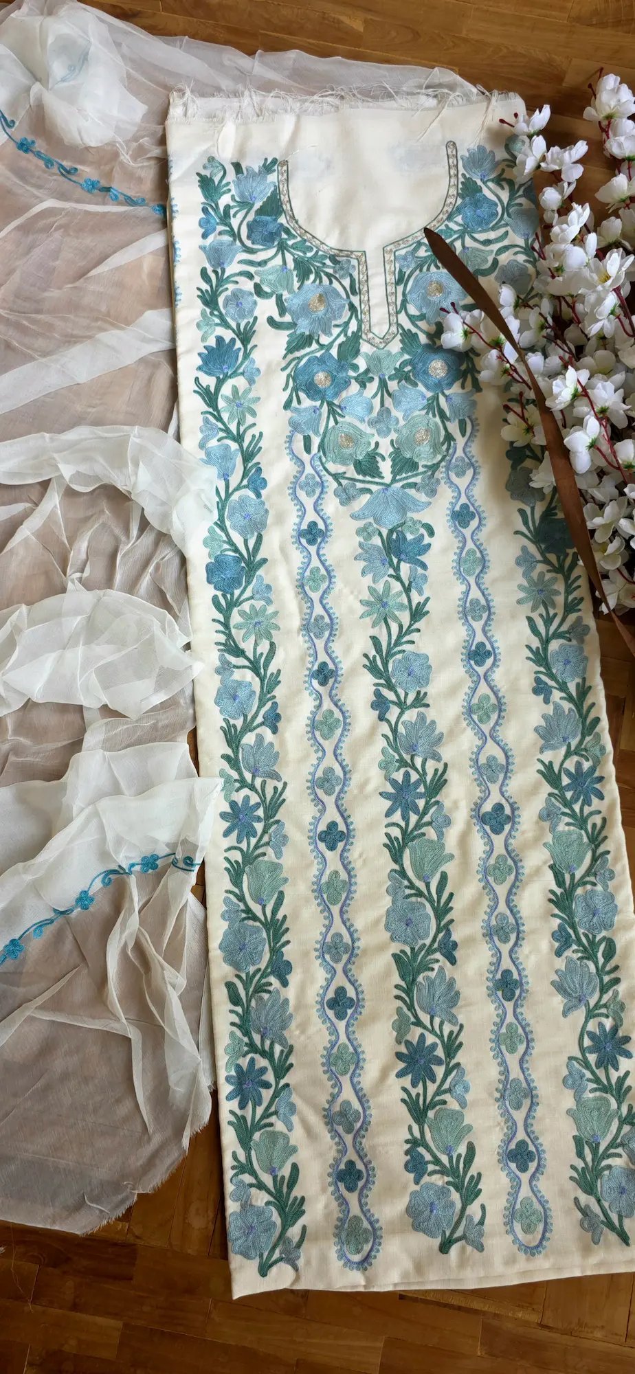 Finely Weaved Shawl – T000805KH