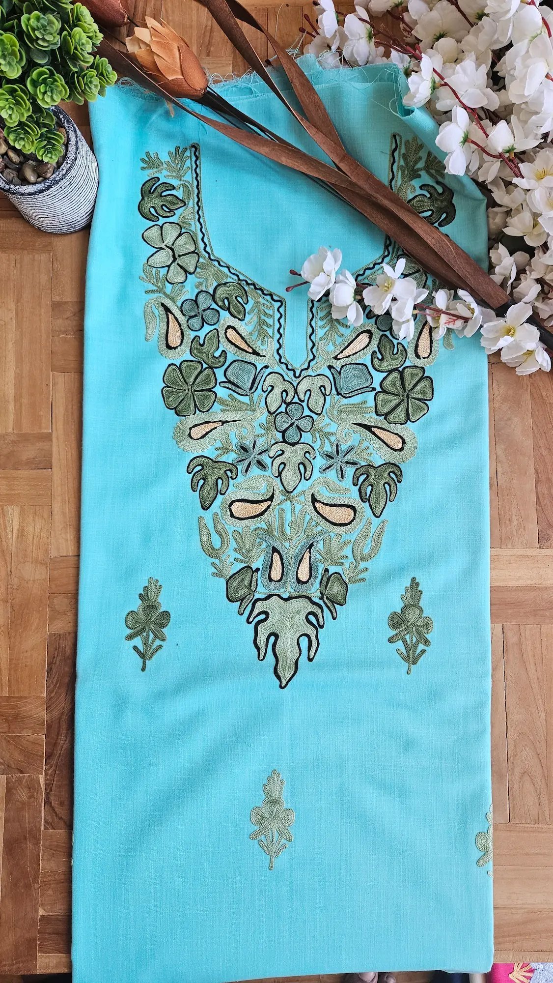 Finely Weaved Shawl – T000803KH