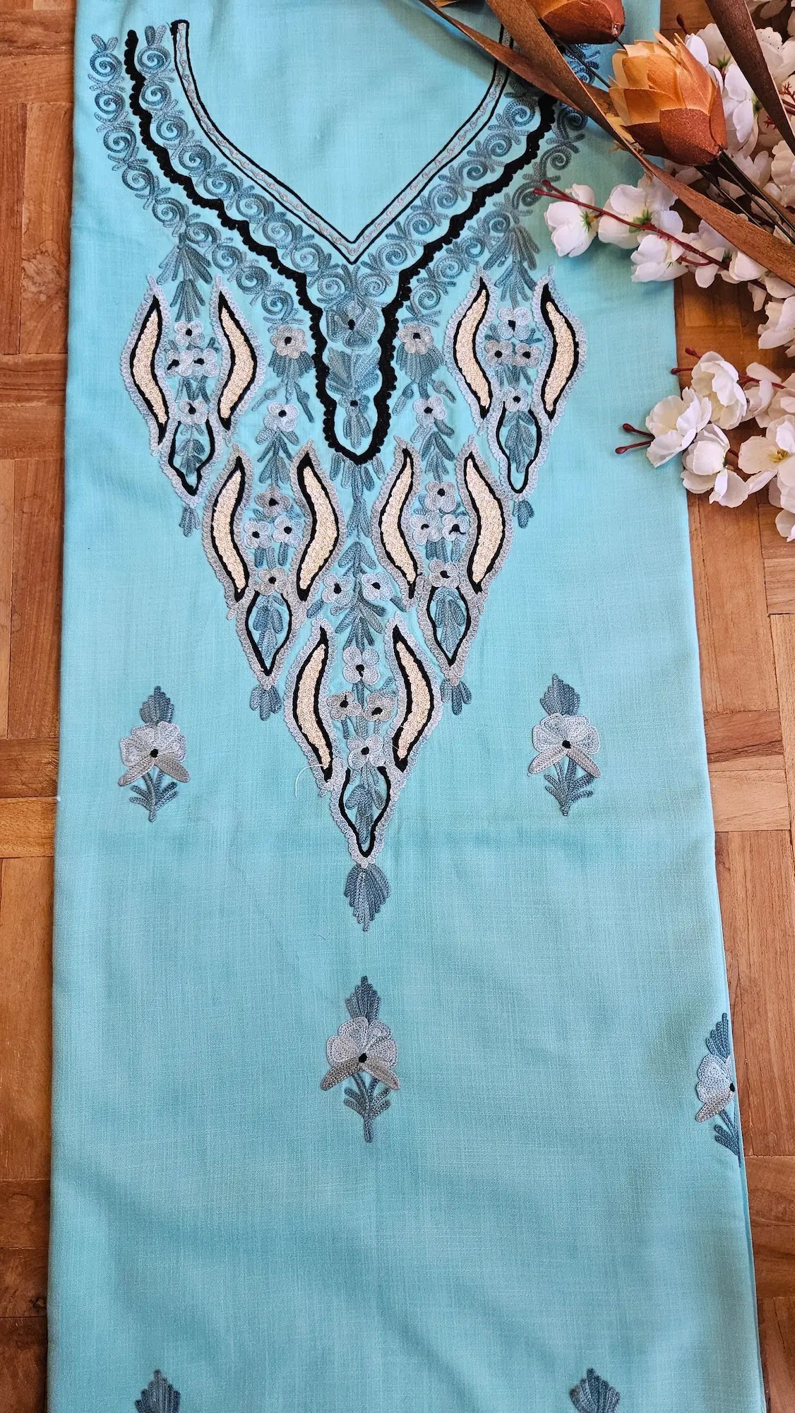 Finely Weaved Shawl – T000803KH