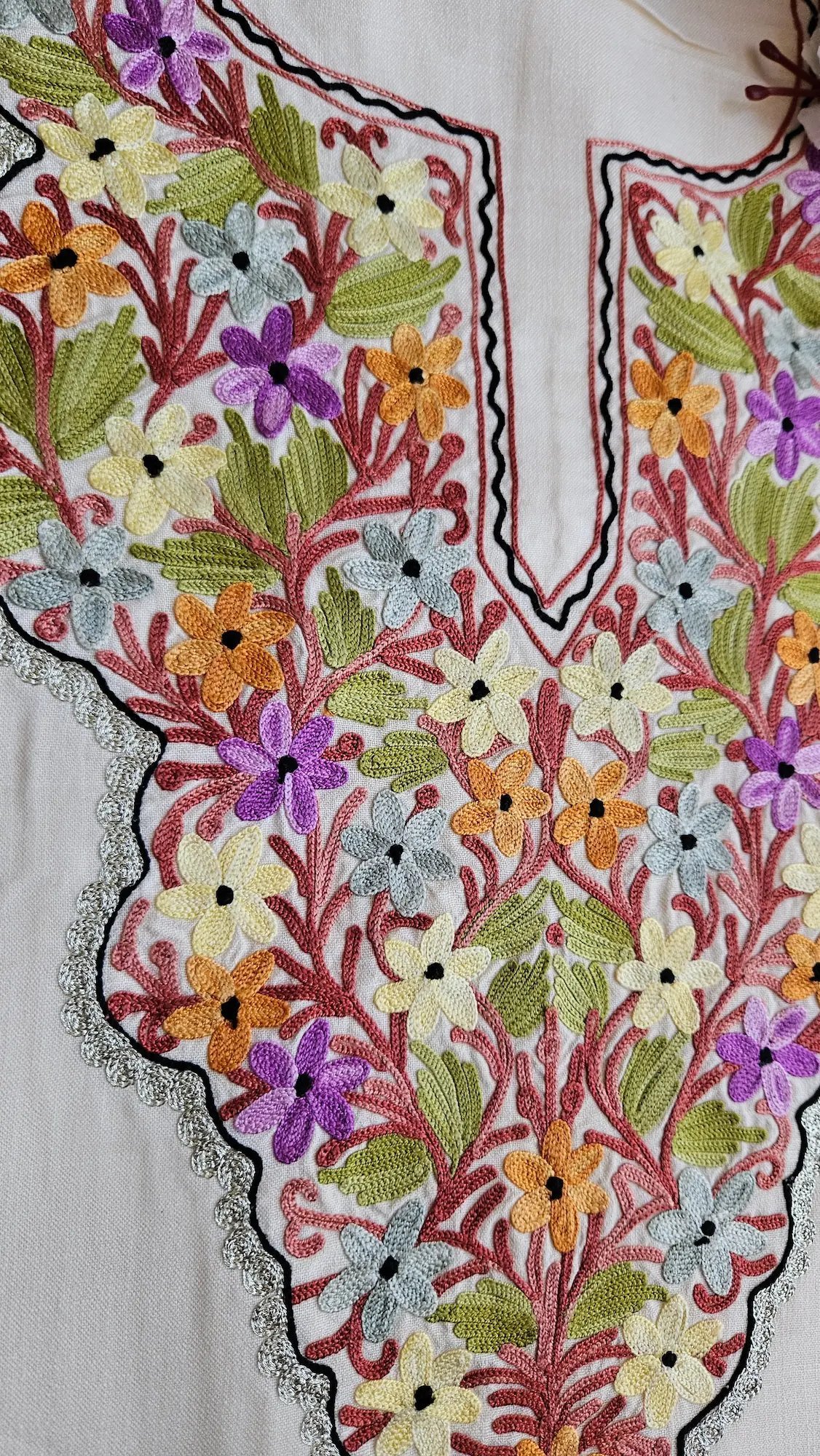Finely Weaved Shawl – T001129KH