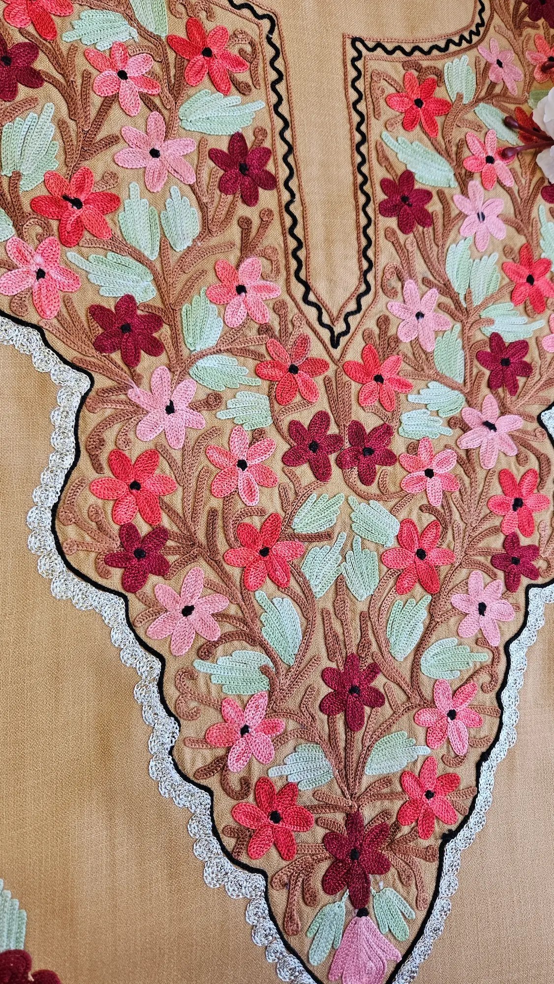 Finely Weaved Shawl – T001129KH