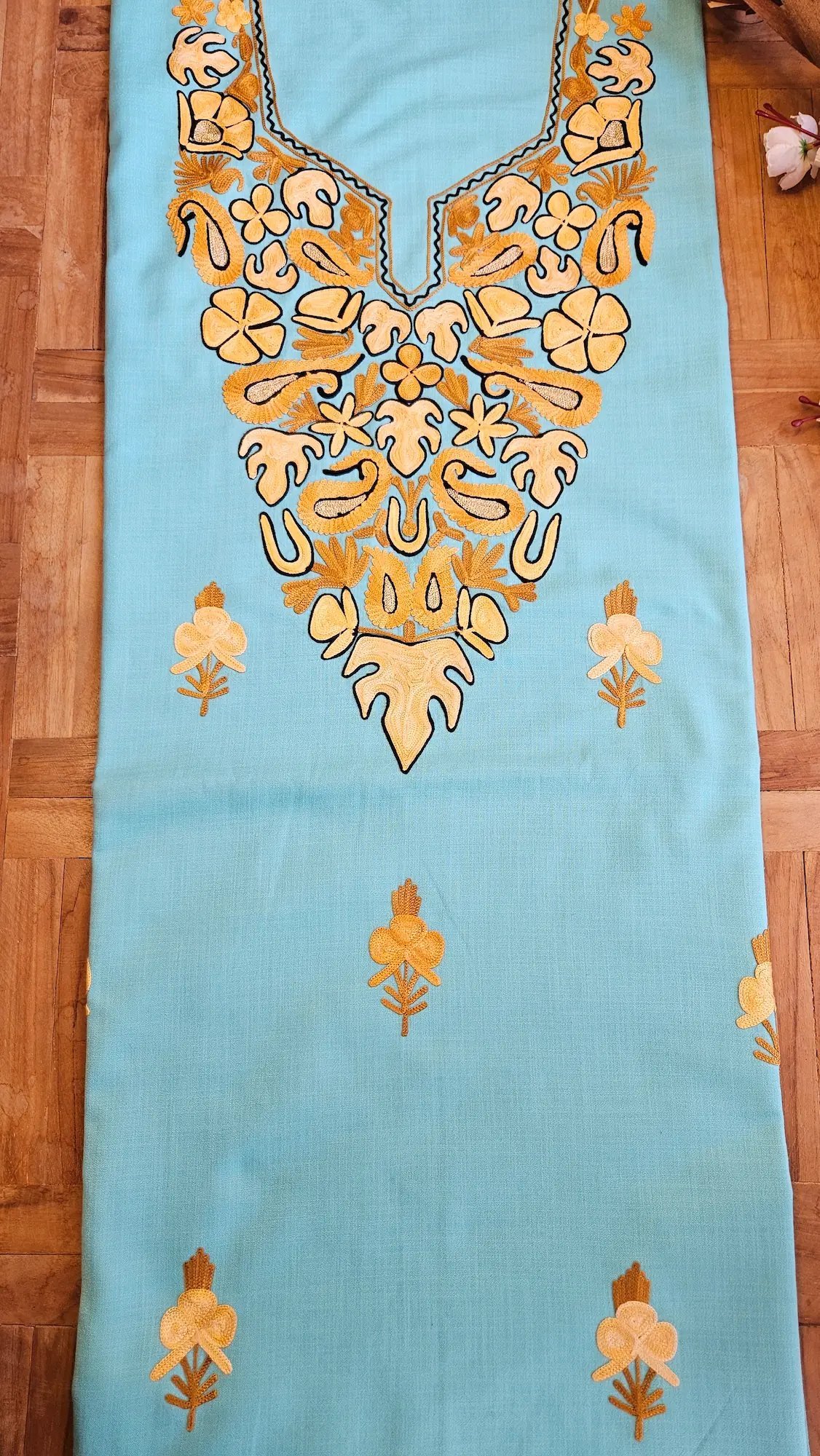 Finely Weaved Shawl – T001129KH