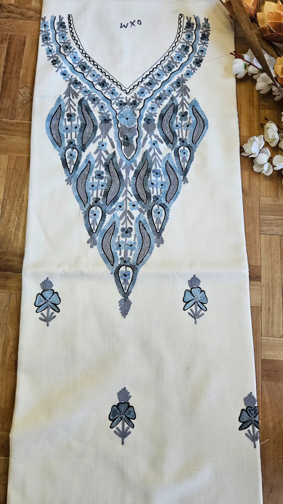 Finely Weaved Shawl – T001129KH