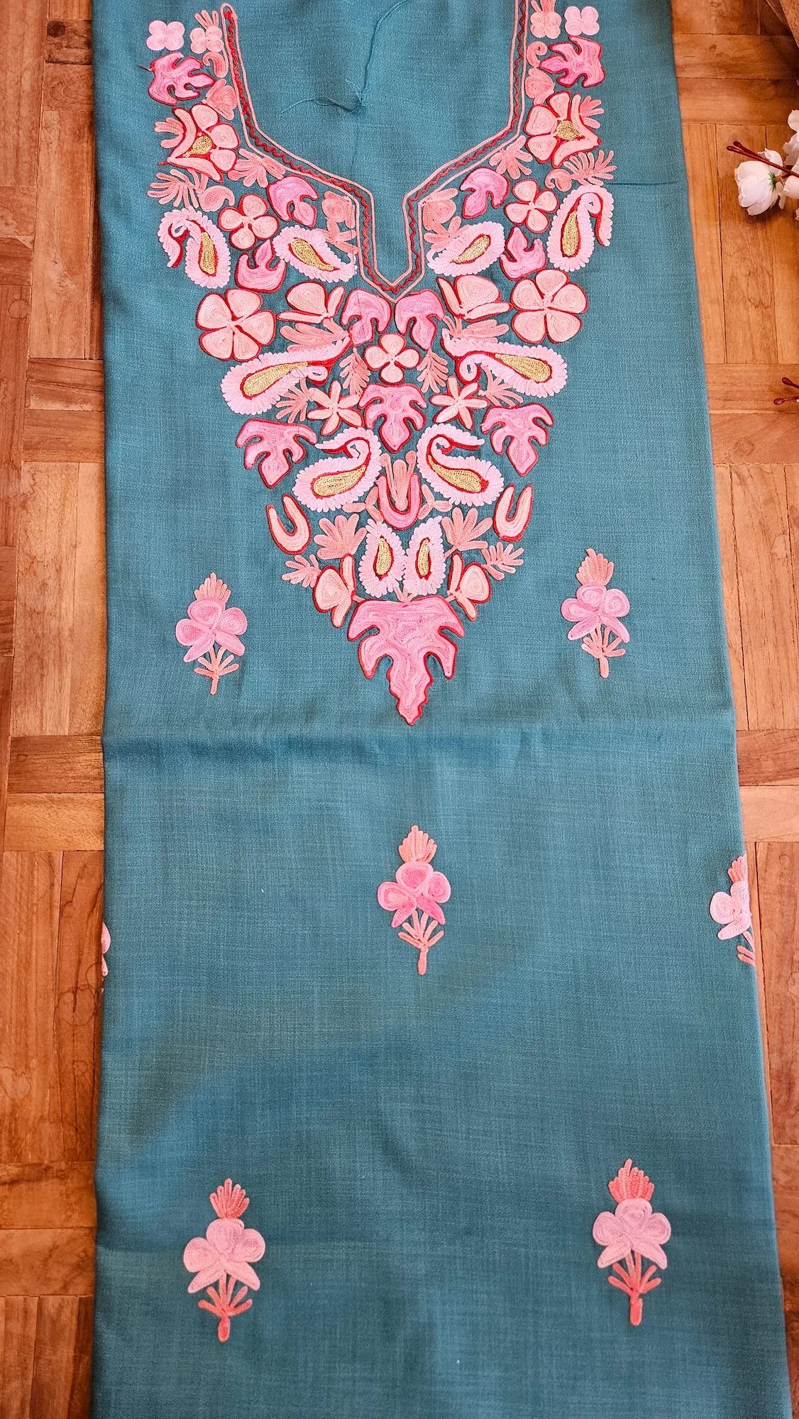 Finely Weaved Shawl – T001129KH