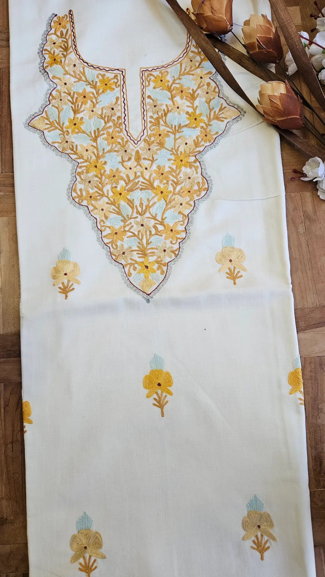 Finely Weaved Shawl – T001129KH