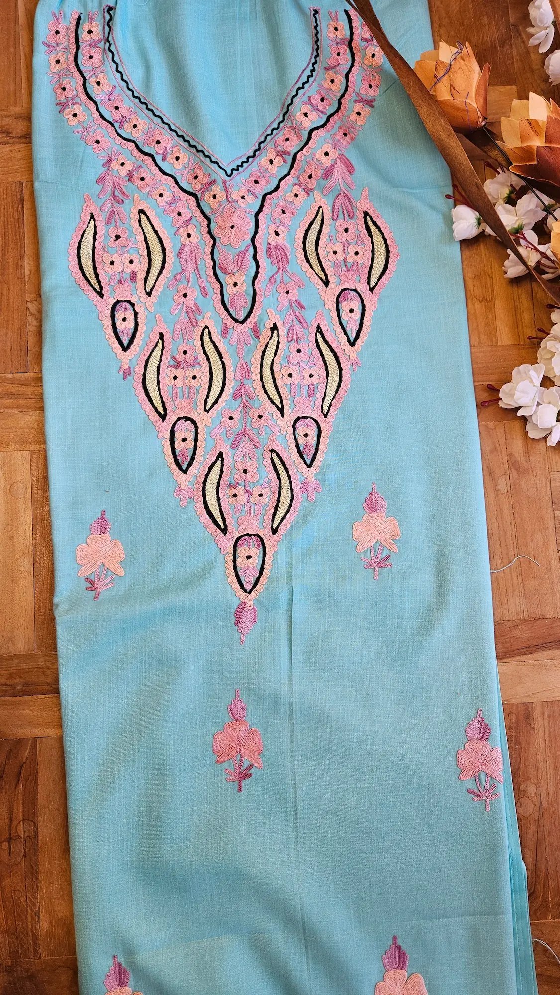 Finely Weaved Shawl – T001129KH