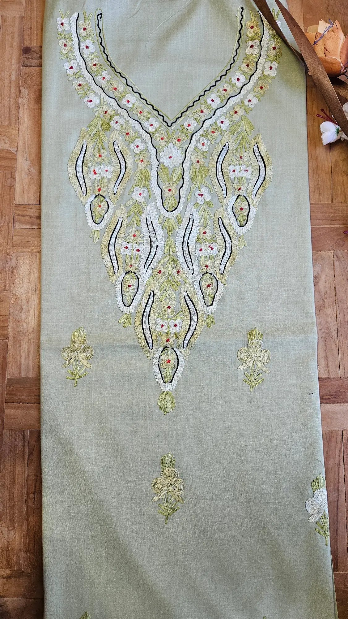 Finely Weaved Shawl – T001129KH