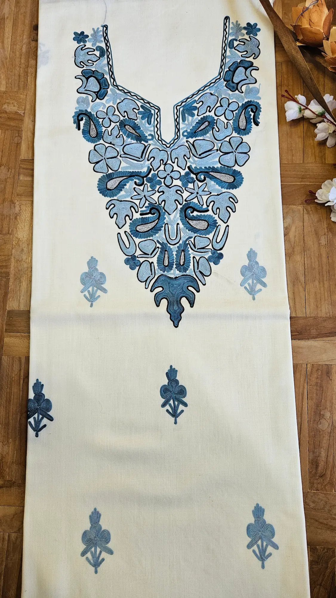 Finely Weaved Shawl – T001129KH
