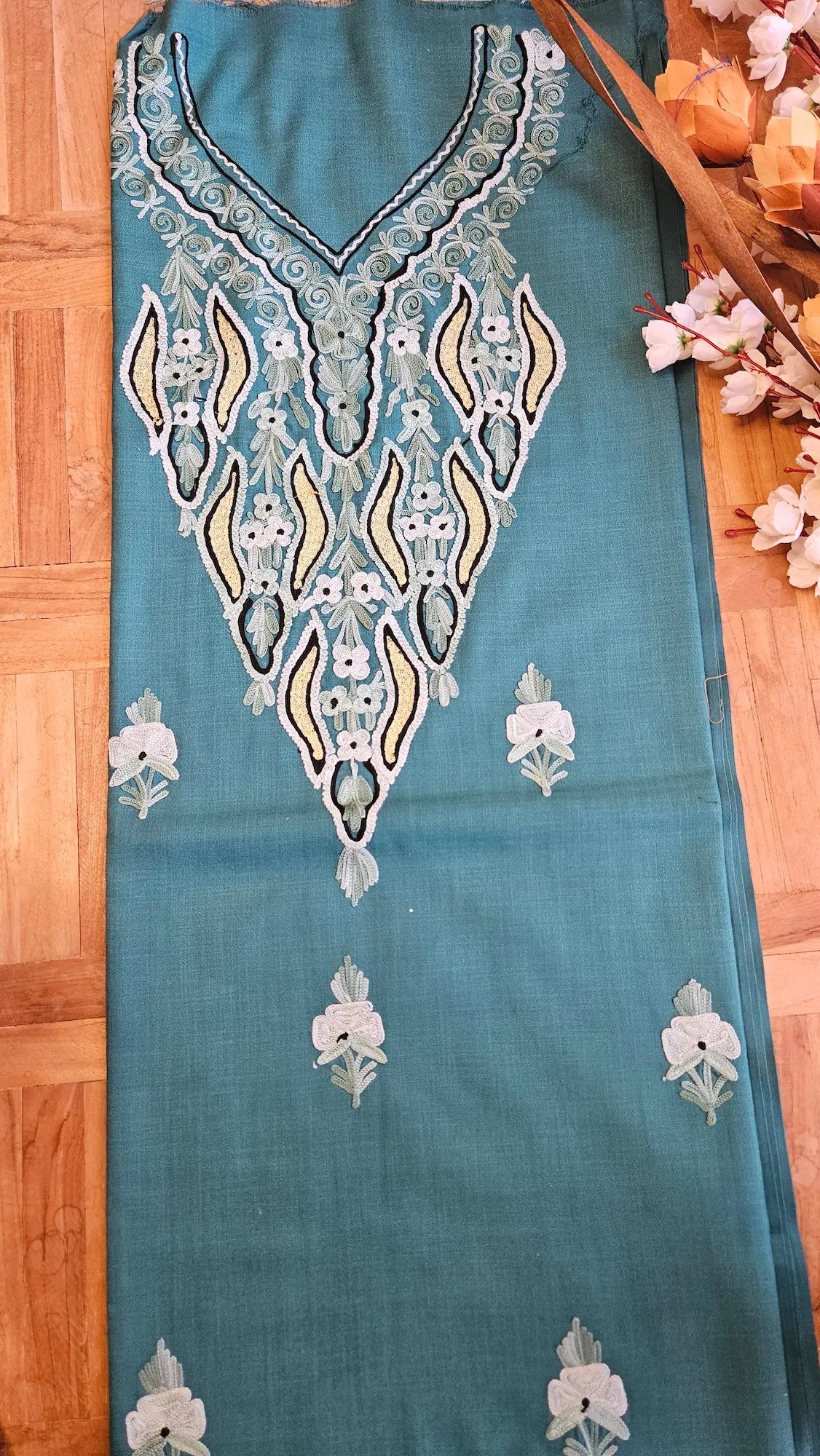 Finely Weaved Shawl – T001129KH