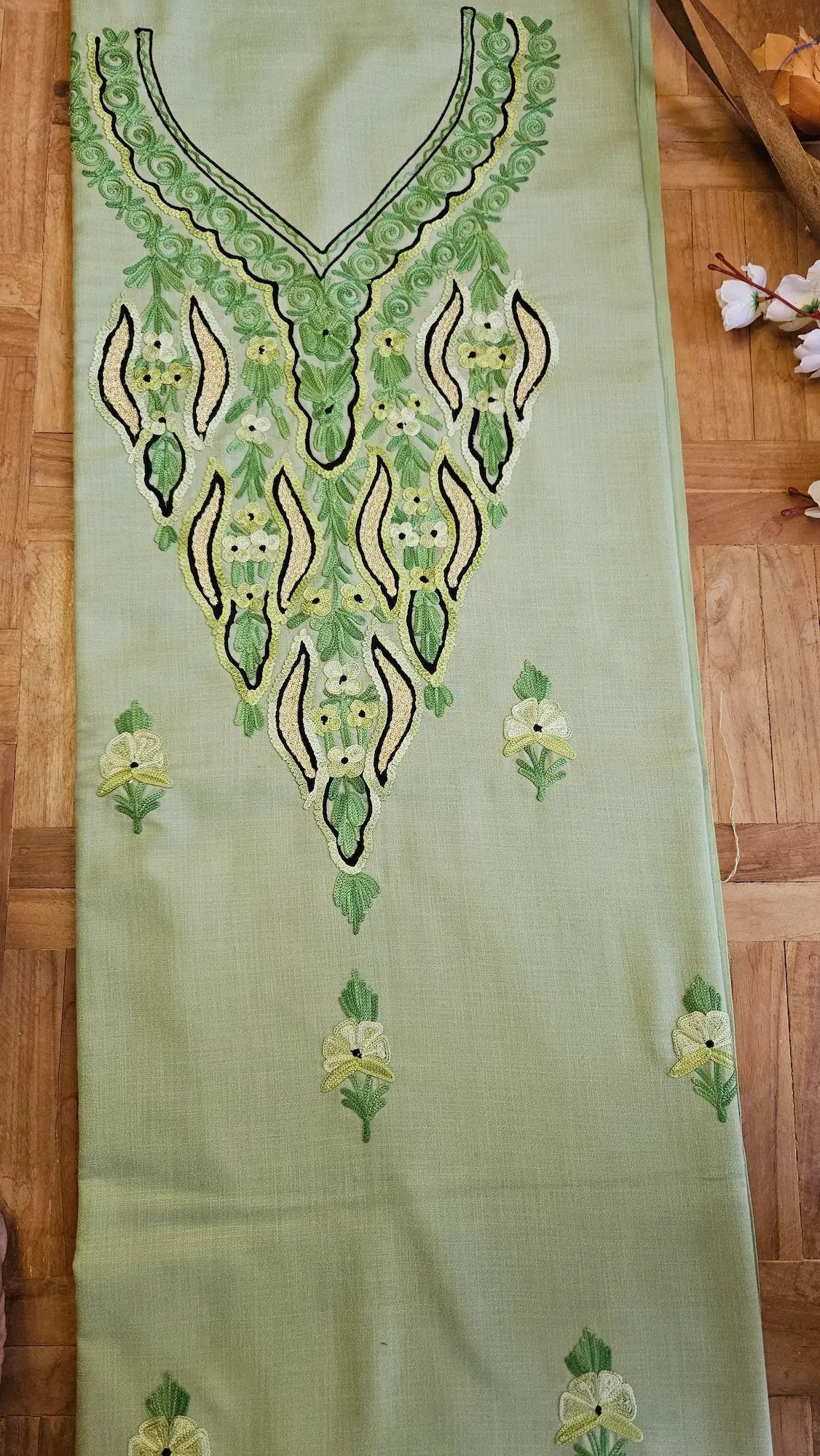 Finely Weaved Shawl – T001129KH