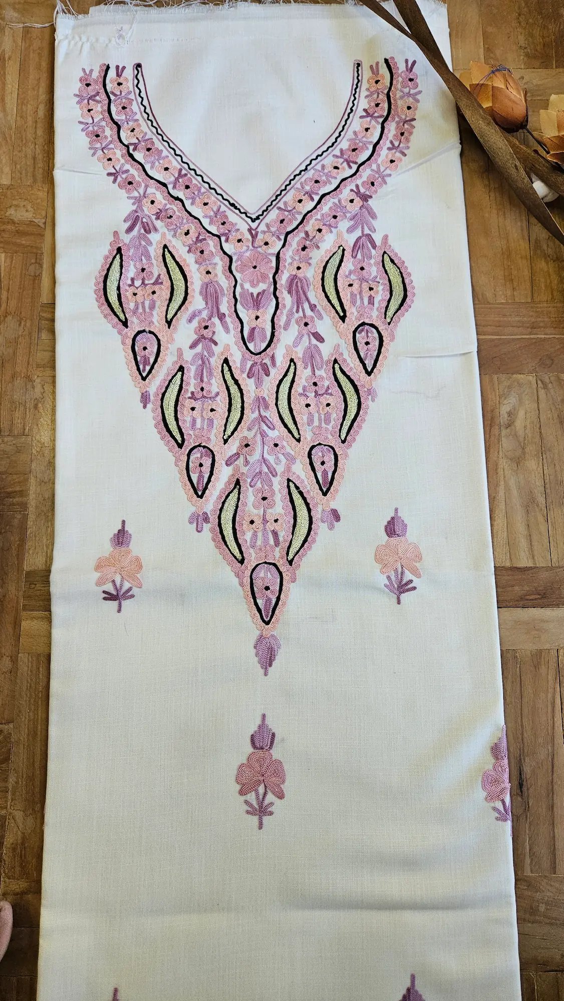 Finely Weaved Shawl – T001129KH
