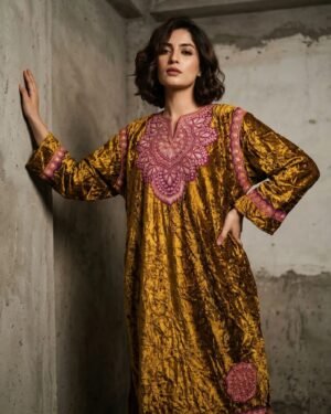 Kashmiri Bota Tilla Crushed Velvet Pheran