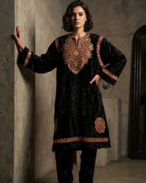 Kashmiri Bota Tilla Crushed Velvet Pheran