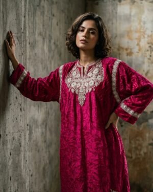 Kashmiri Bota Tilla Crushed Velvet Pheran