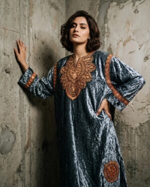Kashmiri Bota Tilla Crushed Velvet Pheran