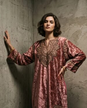 Kashmiri Bota Tilla Crushed Velvet Pheran