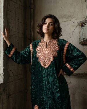 Kashmiri Bota Tilla Crushed Velvet Pheran
