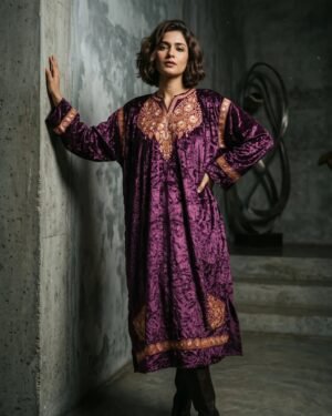 Kashmiri Bota Tilla Crushed Velvet Pheran